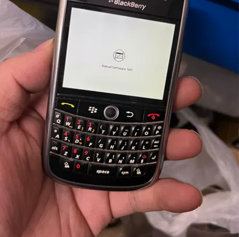 黑莓手机9630要刷机了会处理的带走,便宜...