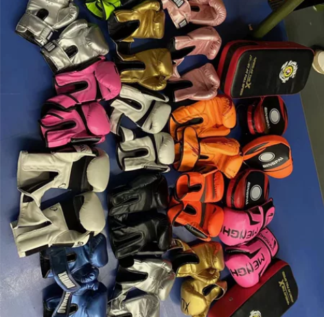 大量拳套,儿童成人拳套!拳击档板,拳靶!!...