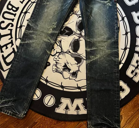 全新直筒牛仔裤，质量细节看图 适合偏瘦的男...