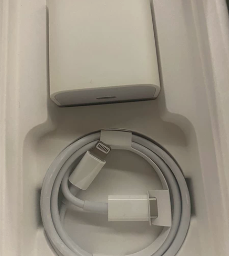 苹果原装的充电器+线 快充 感兴趣的话点“...