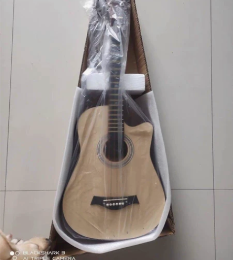 吉他现在99出，不远的给包邮吧。（偏远省份...