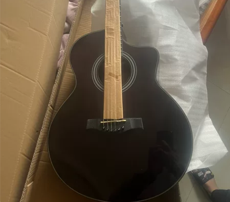 吉他，一时脑子热，买的。全新。 感兴趣的话...