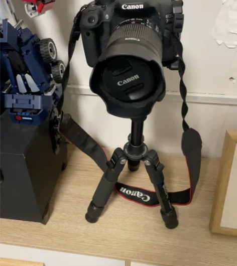 佳能700D单反相机。没怎么用过 感兴趣的...