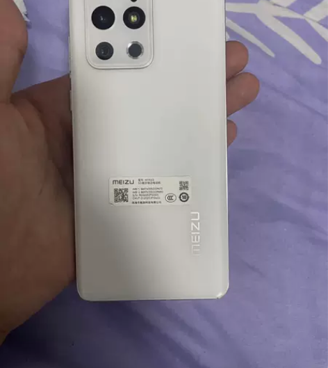 魅族18spro，8?128在保到明年三月...