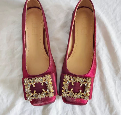 全新33码酒红色粗跟绸缎粗跟平跟单鞋气质女...