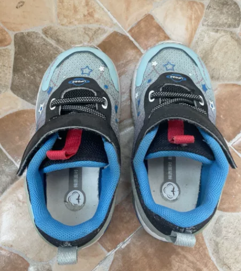 安踏男童鞋,轻微磨损,25号,孩子长的太快...