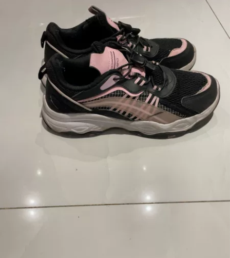 李宁运动鞋，尺码36 女儿穿小了 8新，专...