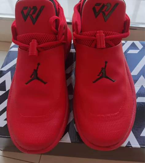 乔丹 男盆友送的 就穿了一天 低价转了！！...