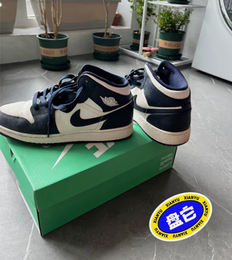 乔丹Air 1 黑曜石 9成新没穿几次  ...