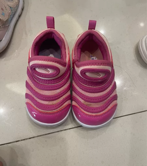 安踏毛毛虫 22码 感兴趣的话点“我想要”...