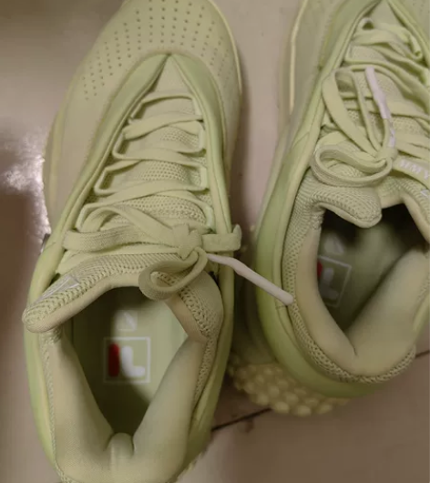 斐乐波点女鞋36.5码，穿了上外面走了不到...