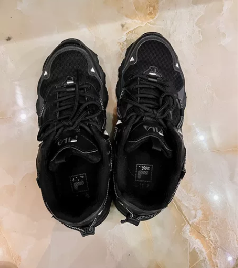 斐乐猫爪鞋  没穿过几次  猫毛什么的会清...