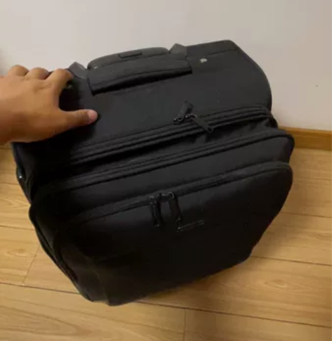 威豹拉杆箱 万向轮 登机什么的都很方便 ...