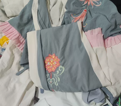 五五年汉服绝版 千灯结轻微穿着痕迹L￥65