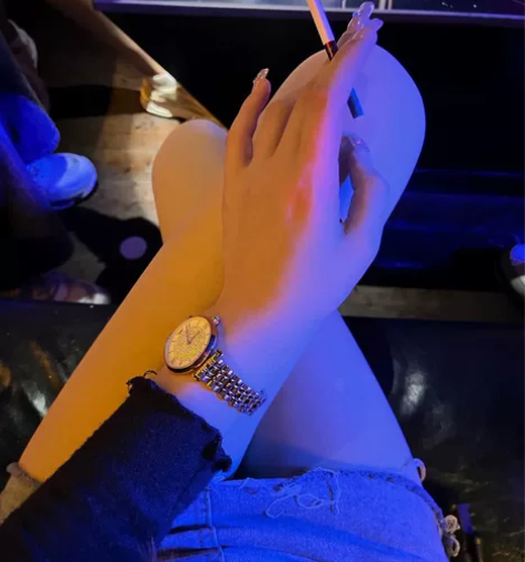 阿玛尼女款手表 买的时候1500 现在用不...
