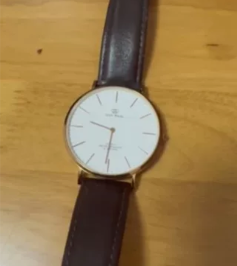 天王手表  大盘两针 贴在东西在 签收不退