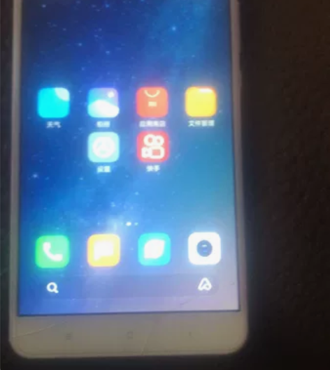 闲置小米max2，4+128.外屏幕有裂纹...