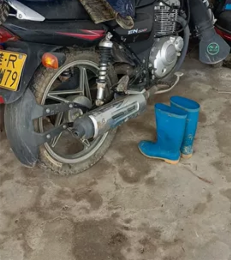 本人转手一台正品铃木EN125，因车多开不...