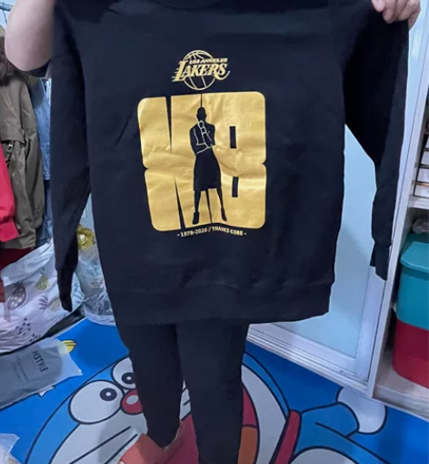 黑色卫衣，不加绒，可以买给家里男孩子穿，初...