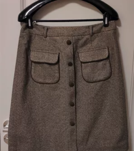 秋冬打底半身裙A字裙半身裙，裙长大约到膝盖...