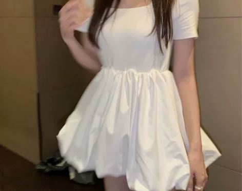 方领短袖蓬蓬裙（裙长有点短） 新旧程度：全...