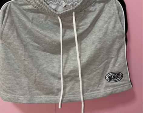 运动风短裙 感兴趣的话点“我想要”和我私聊...