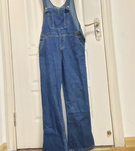 全新背带牛仔裤 感兴趣的话点“我想要”和我...