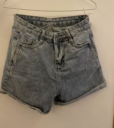 夏季牛仔短裤女 全新未穿，吊牌在不退不换，...