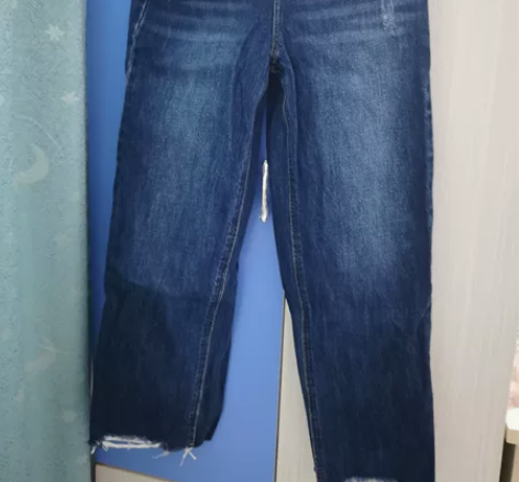 几乎全新。高腰深蓝色牛仔裤。宽松大版的。2...