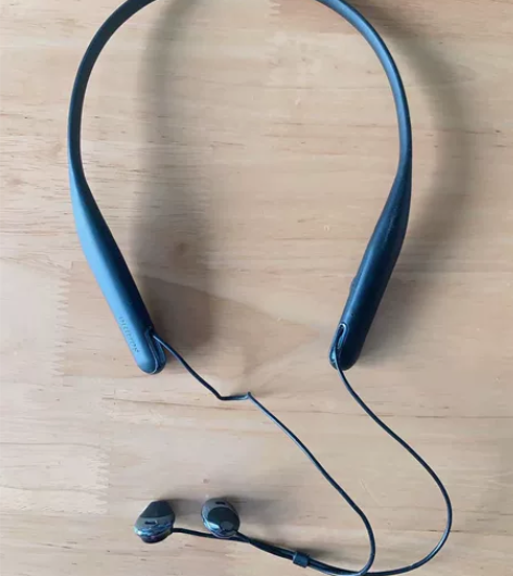 philips耳机 9成新，功能完好，续航久