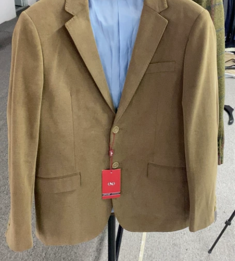 卡丹蒂诺全新男士西服 都是在包装拆出来随手...