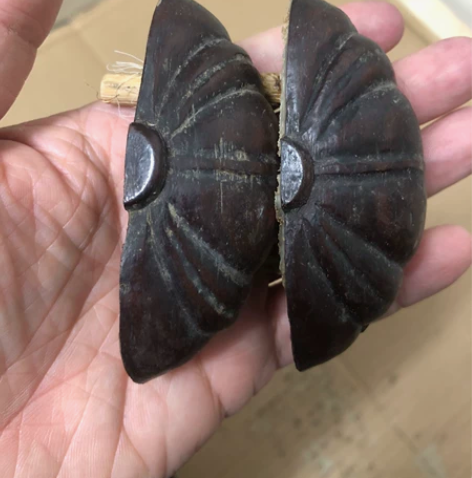 民国红酸枝木雕半灯笼一对、木料厚实、可做摆...