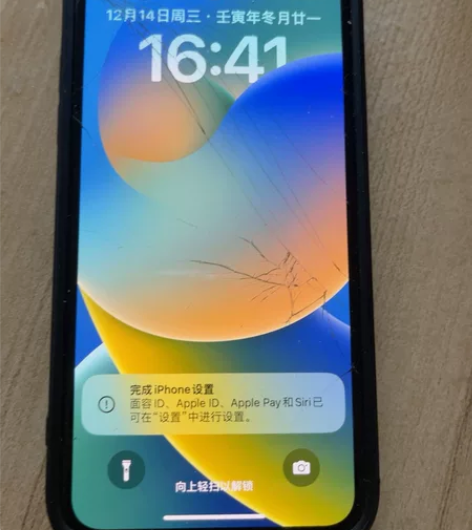 出自用国行苹果iPhoneX，外屏裂，屏幕...