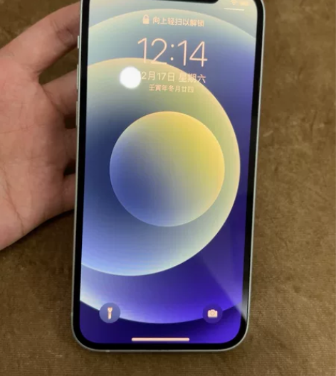 出iPhone 12 自用一手机,女生自用...
