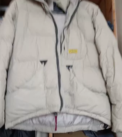 男士卡其色羽绒服 比较蓬松0-10℃可以穿...