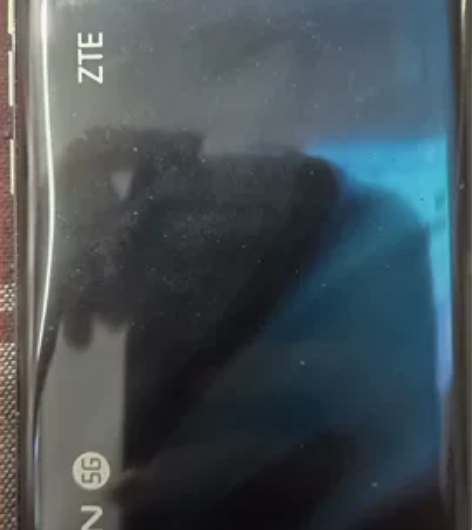 中兴axon20.6+128gb，屏幕上方...