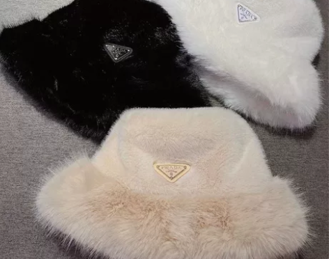 秋冬韩版P正确字母三角标仿貂毛渔夫帽洋气可...