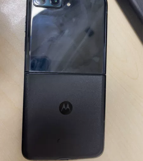 摩托罗拉moto razr 2022 自用...