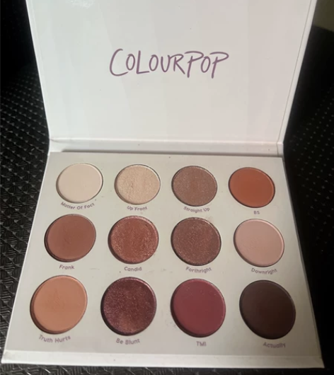 卡拉泡基本全新的眼影盘,可用刀锋刷画眼线,...