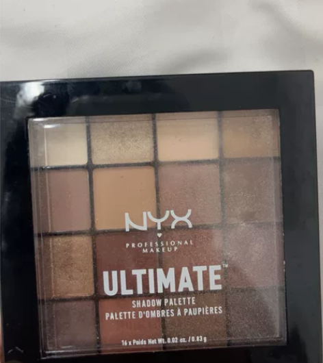 nyx眼影盘，没用几次，送眉笔，kissm...