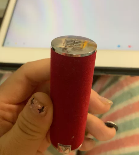 纪梵希红丝绒口红 感兴趣的话点“我想要”和...