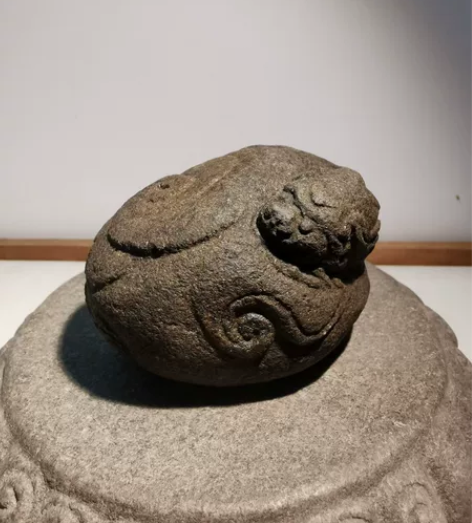 青石螭龙镇纸，茶台利器。 感兴趣的话点“我...