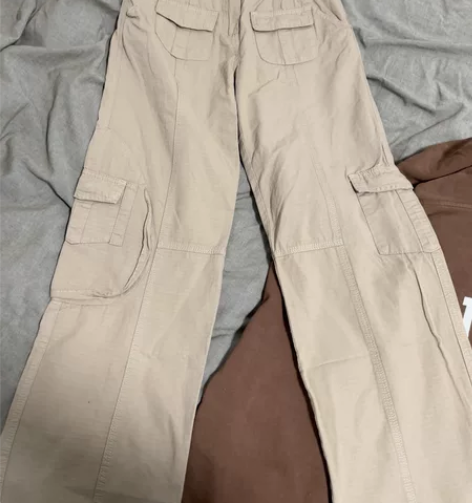 bm工装裤 感兴趣的话点“我想要”和我私聊...