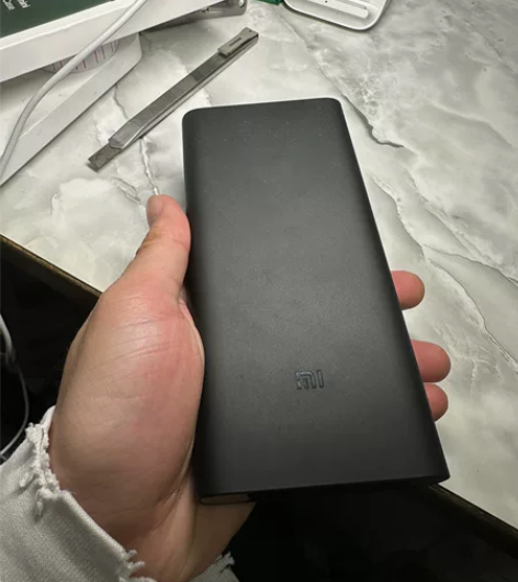 小米充电宝50w 成色95新，轻微痕迹，无...