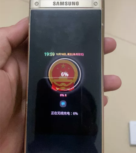 小米无线充电宝，爽快的在送一个 感兴趣的话...