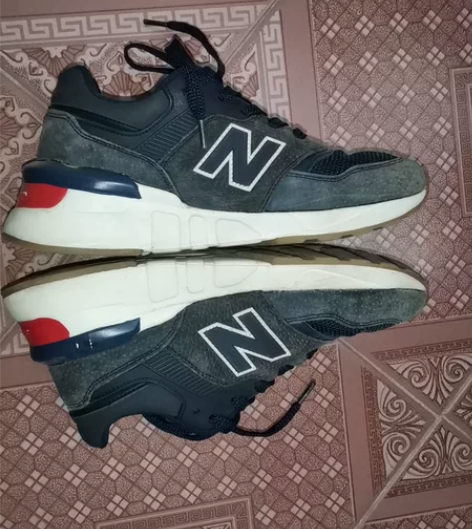 新百伦 翻版的 除了logo不一样,款式是...