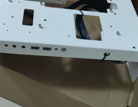 出开放式机箱，前置带耳机耳麦口+2*USB...