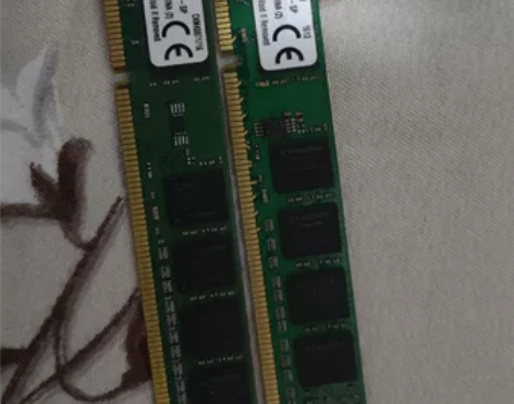 两条金士顿DDR3内存。4G一条。两条打包...