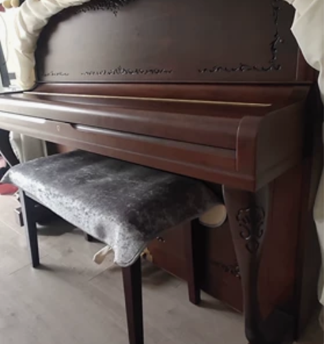 英昌钢琴出售九九成新，实木雕花，音质和美观...