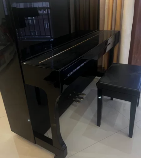 个人用一手钢琴8成新,因为孩子不学了,闲置...
